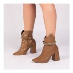 Bota Bico Fino Caramelo Cano Médio com Salto Alto 9cm Feminina - Imagem 14