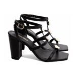 Sandália Salto Grosso 9cm em Napa Preta com Detalhes Dourados – Conforto e Elegância - Imagem 4