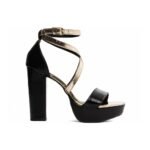 Sandália Feminina em Napa Preto com Verniz Ouro Light, Meia Pata e Salto Bloco de 11 cm - Imagem 5