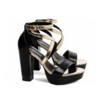 Sandália Feminina em Napa Preto com Verniz Ouro Light, Meia Pata e Salto Bloco de 11 cm - Imagem 4