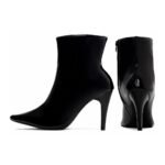 O salto médio-alto é perfeito para quem quer elegância sem abrir mão da estabilidade. Ele alonga as pernas, realça sua postura e deixa qualquer look mais sofisticado.