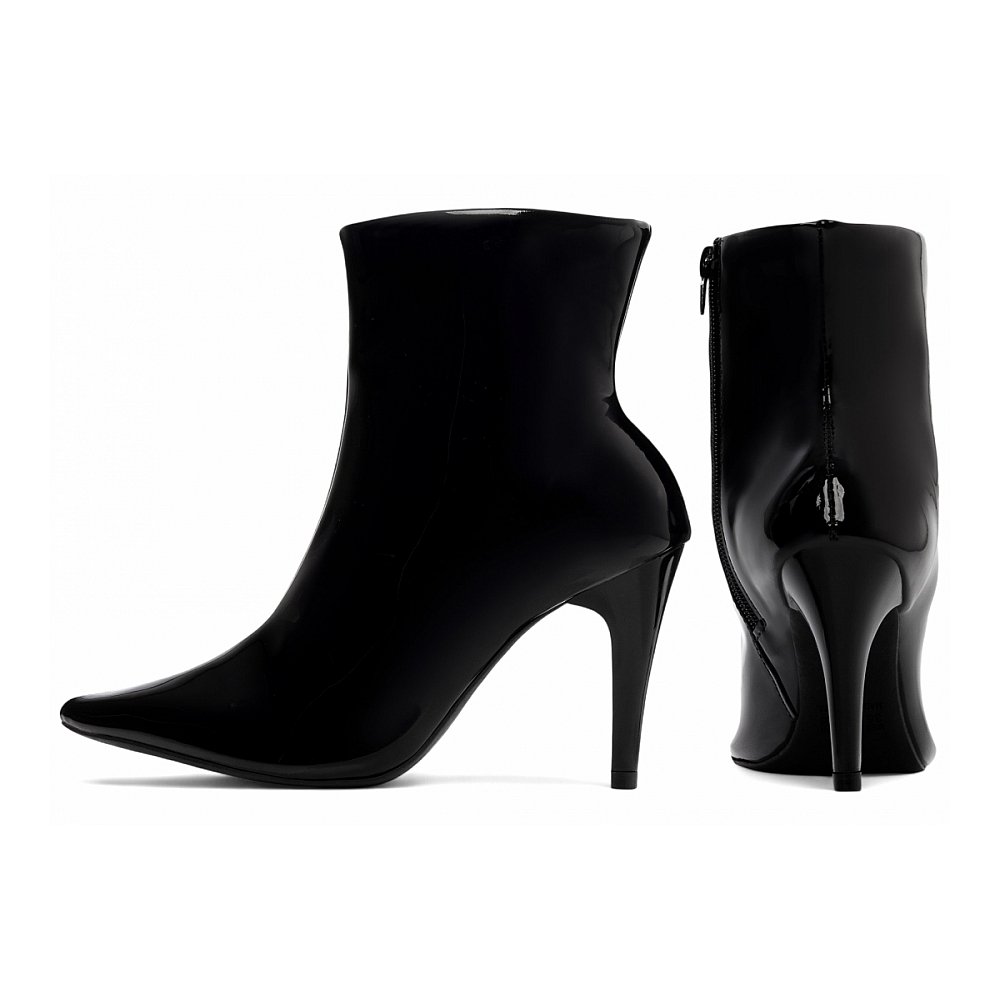 O salto médio-alto é perfeito para quem quer elegância sem abrir mão da estabilidade. Ele alonga as pernas, realça sua postura e deixa qualquer look mais sofisticado.