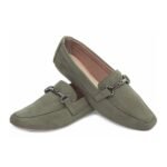 Sapatilha Mocassim Em Camurça Verde com Bridão Grafite e Solado Antiderrapante