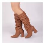 Bota Feminina Caramelo Bico Fino com Salto Alto 9cm Confortável - Imagem 9