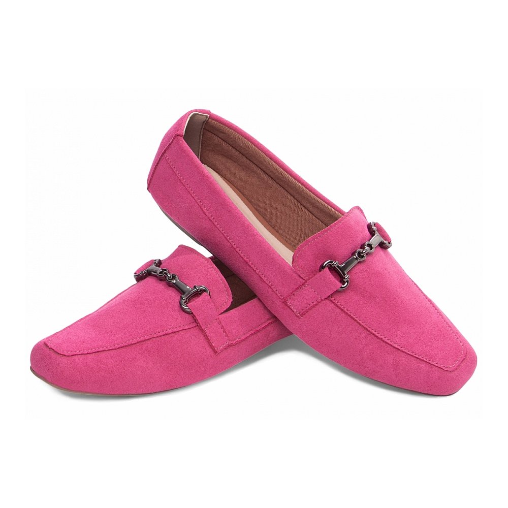 A palmilha conta com 4 mm de espessura em espuma EVA, proporcionando maciez e absorção de impacto ao caminhar. Além disso, ela é revestida em napa caramelo, com taloneira em napa bege, garantindo ainda mais conforto e um encaixe perfeito para os pés.